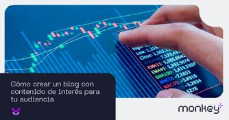 Analítica de datos para decisiones de marketing digital Mano revisando gráficas y velas en una tablet