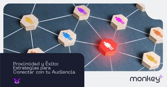 Proximidad y éxito: estrategias para conectar con tu audiencia Bloques de madera conectados con íconos de personas y uno resaltado en rojo