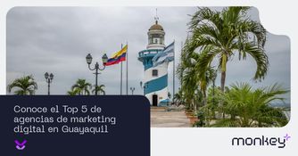 Conoce el top 5 de agencias de marketing digital en Guayaquil Faro del cerro Santa Ana en Guayaquil con banderas de Ecuador y Guayaquil